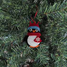 Trimits Felt Decoration Kit Christmas Penguin, 10x12cm, Includes Felt Shapes, Thread, Stuffing, Needle, and Ribbon