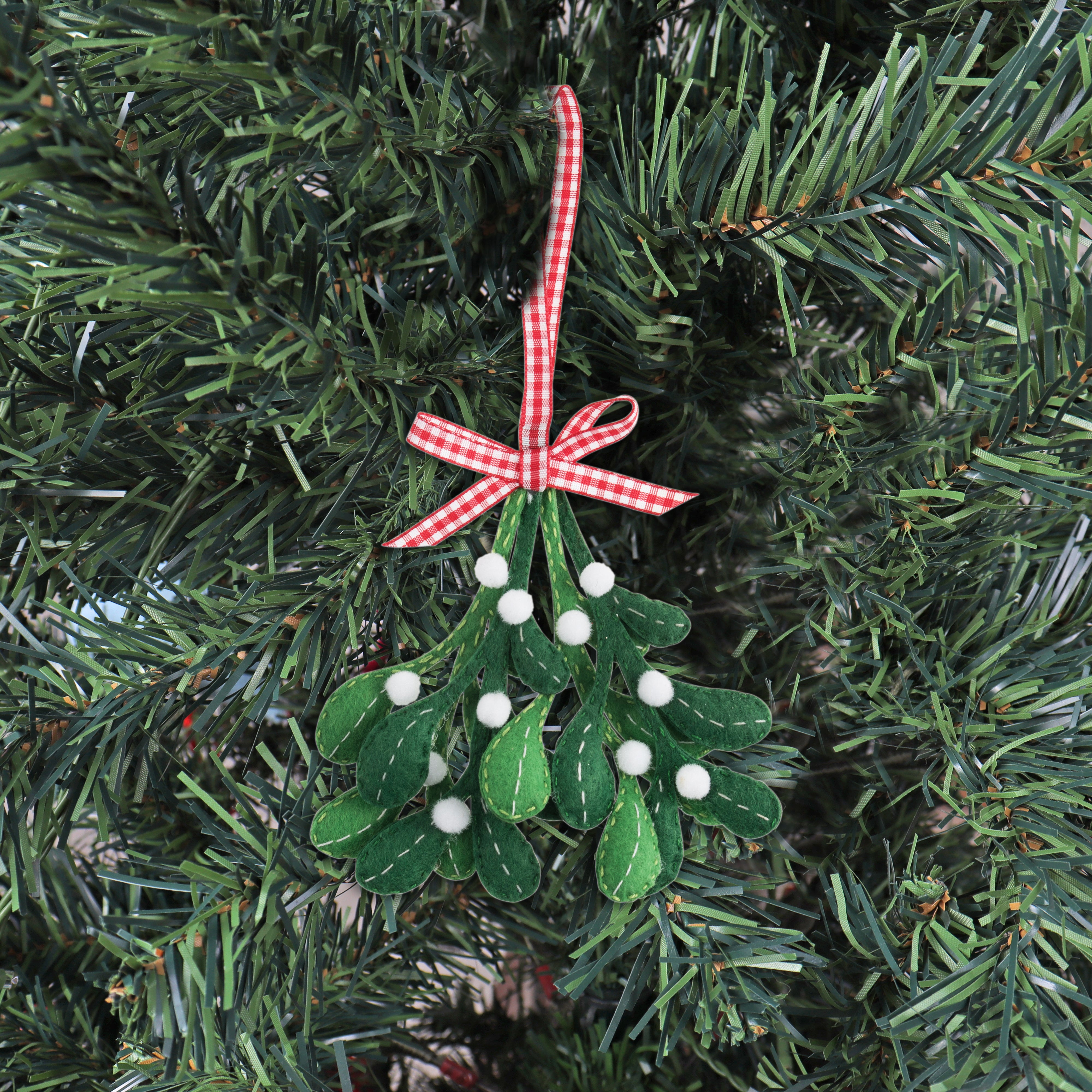 Trimits Felt Decoration Kit Ð Christmas Mistletoe, 10x12cm, Includes Felt Shapes, Thread, Stuffing, Needle, and Ribbon - 0