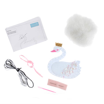 Kit de decoración de fieltro Trimits – Navidad: cisne con corona, 2 x 6 x 13 cm, incluye fieltro precortado, relleno, cuentas, hilo e instrucciones - 0