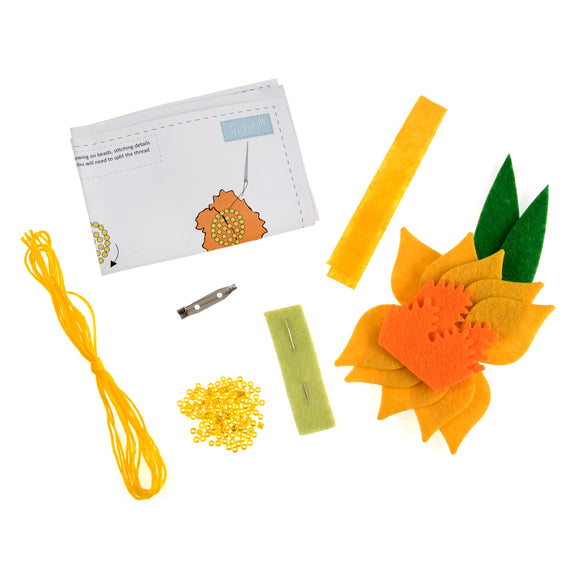 Kit de decoración de fieltro Trimits: broche de narciso, 2 x 6 x 13 cm, incluye fieltro precortado, relleno, cuentas, hilo e instrucciones