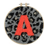 Trimits Punchnaaldset Ð Garen en Ring: Dierenprint Monogram, 20,3 cm Diameter, Inclusief Garen, Ring, Stof, Punchnaald, Instructies in EN, FR, DU