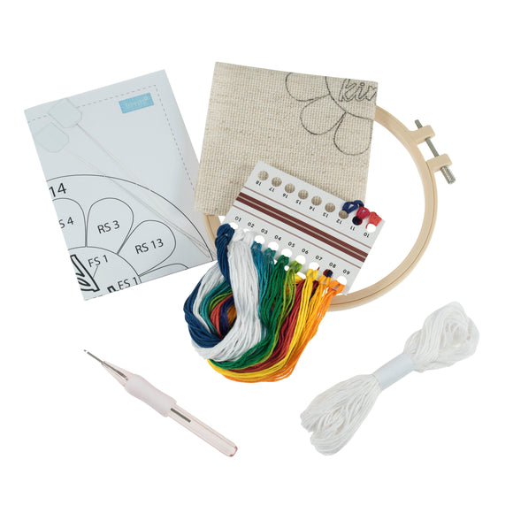 Kit de aguja perforadora Trimits: hilo y bastidor: Be Kind, 15,2 cm de diámetro, incluye hilo de bordar, bastidor, tela, aguja perforadora, instrucciones en inglés, francés y alemán