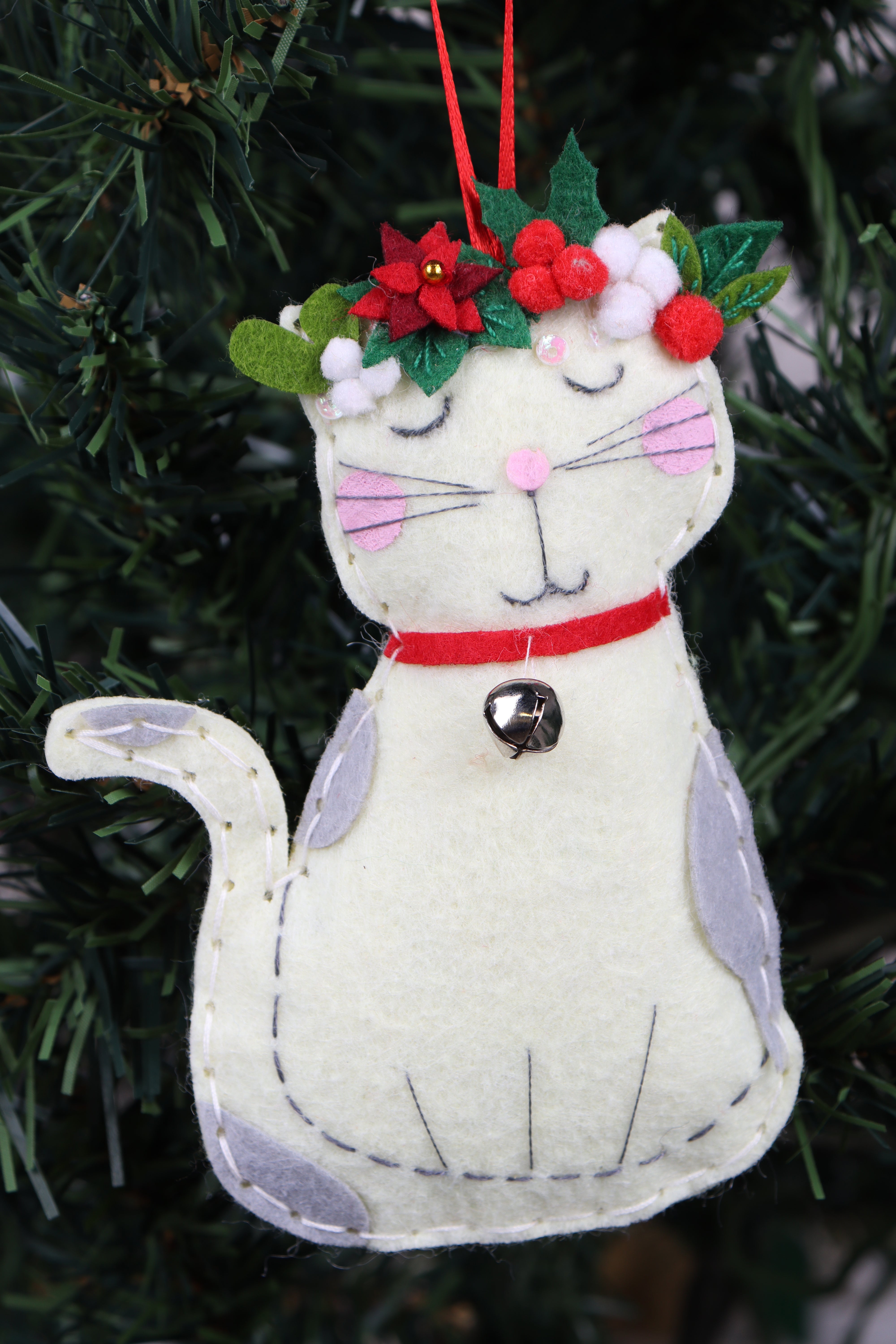 Trimits Felt Decoration Kit Ð Christmas: Cat, 2x6x13cm, Includes Pre-Cut Felt, Stuffing, Beads, Thread, and Instructions - 0