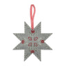 Kit de décoration en feutrine Trimits – Caravane de Noël, 9 x 12 cm, comprend des formes en feutrine, du rembourrage, des perles, des paillettes, du fil et des pompons.