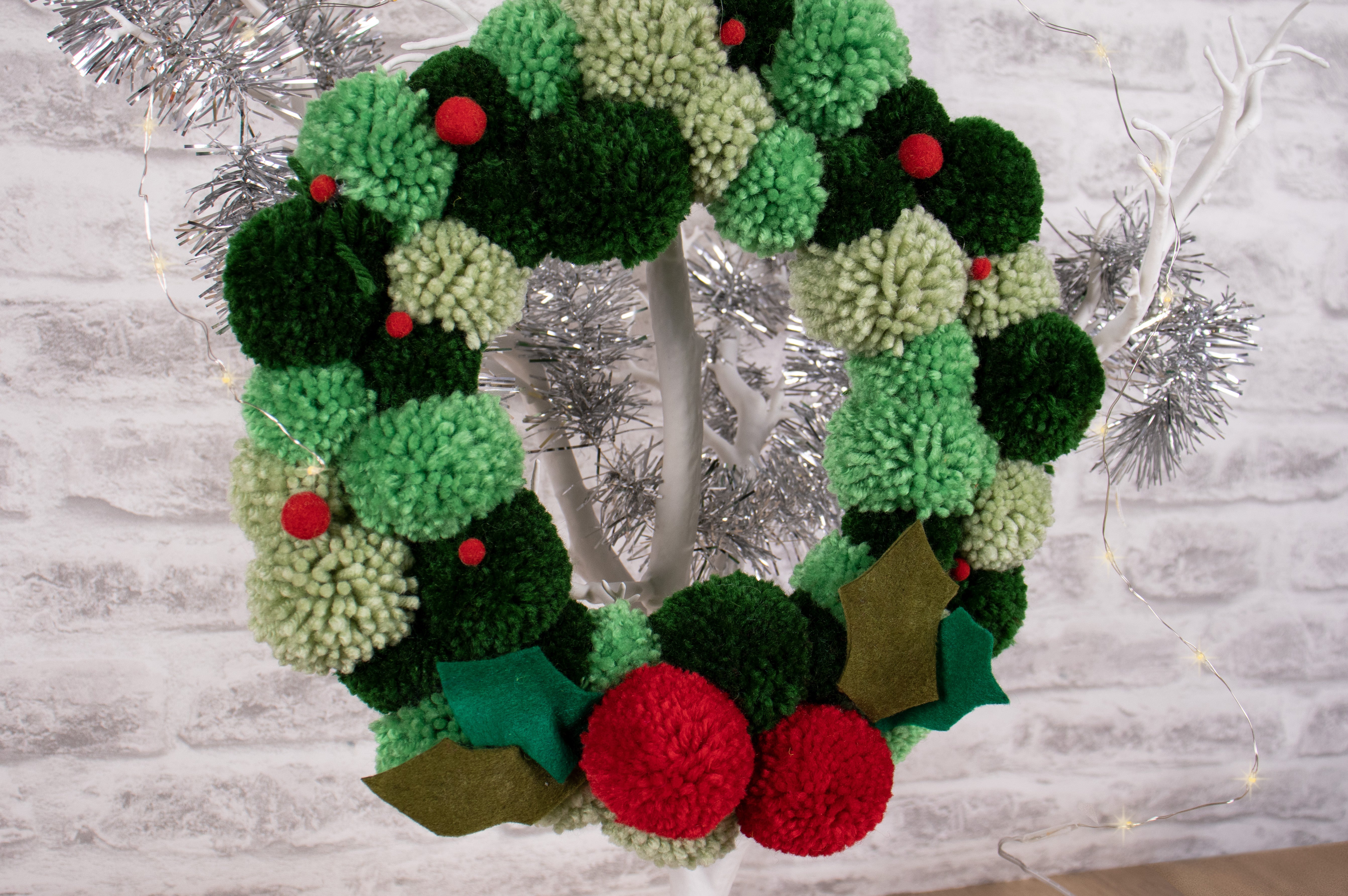 Trimits Pom Pom Wreath Kit Ð  30x30cm, Includes Pom Pom Makers, Yarn, and Metal Hoop - 0