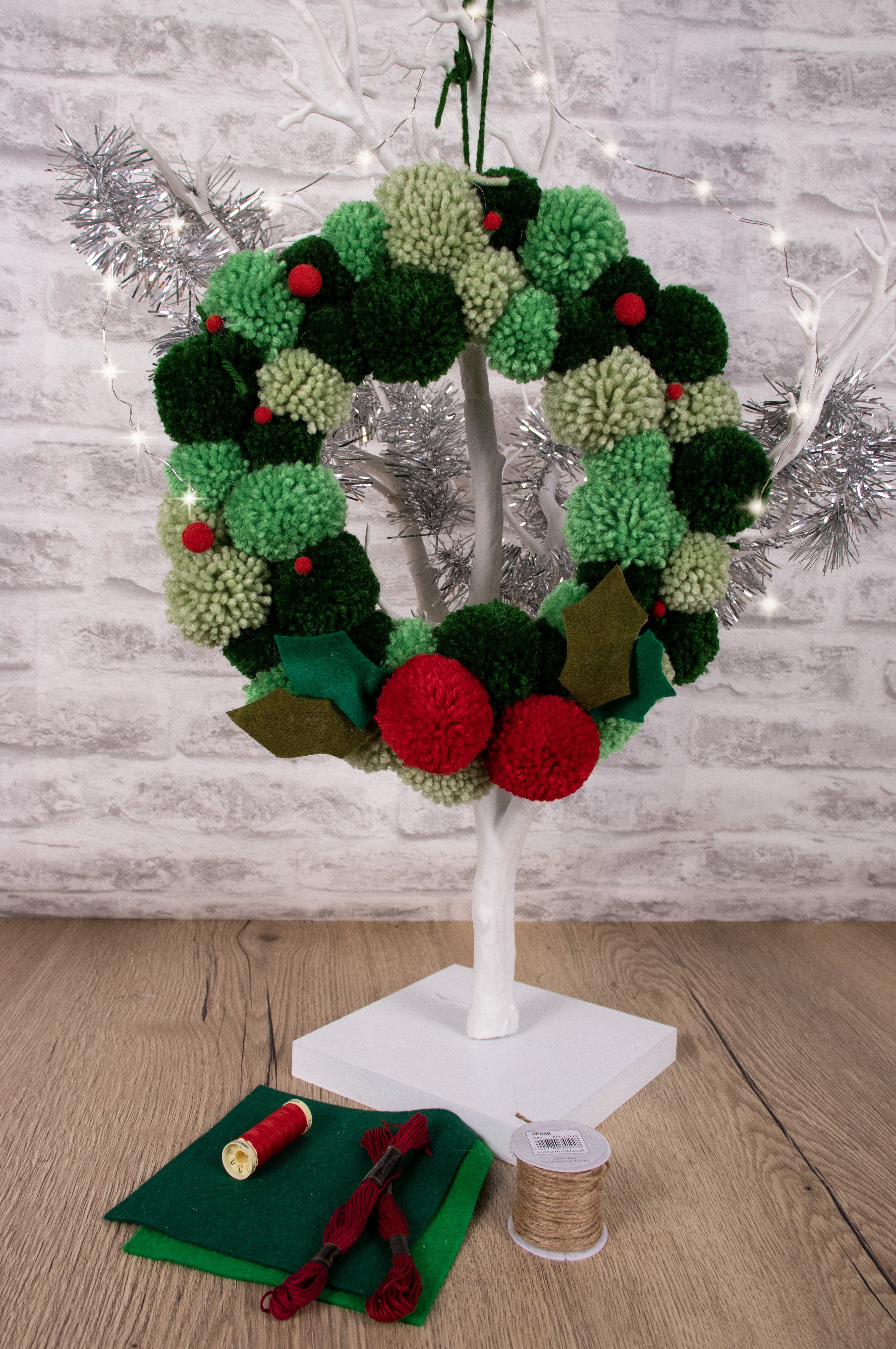 Trimits Pom Pom Wreath Kit Ð  30x30cm, Includes Pom Pom Makers, Yarn, and Metal Hoop