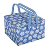 Hobbygeschenk: Nähkästchen (L): Doppelter Deckel: Quadrat: Jeansblumen: Artikelgröße: (B/T/H) 25 x 25 x 17 cm.