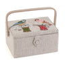 Hobbygeschenk: Nähkästchen (M): Bestickt: Vögel auf Spule: Artikelgröße: (t/b/h) 18,5 x 25,5 x 14,5 cm.