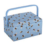 Hobbygeschenk: Nähkästchen (M): Blaue Bienen: Artikelgröße: (T/B/H) 18,5 x 25,5 x 14,5 cm.