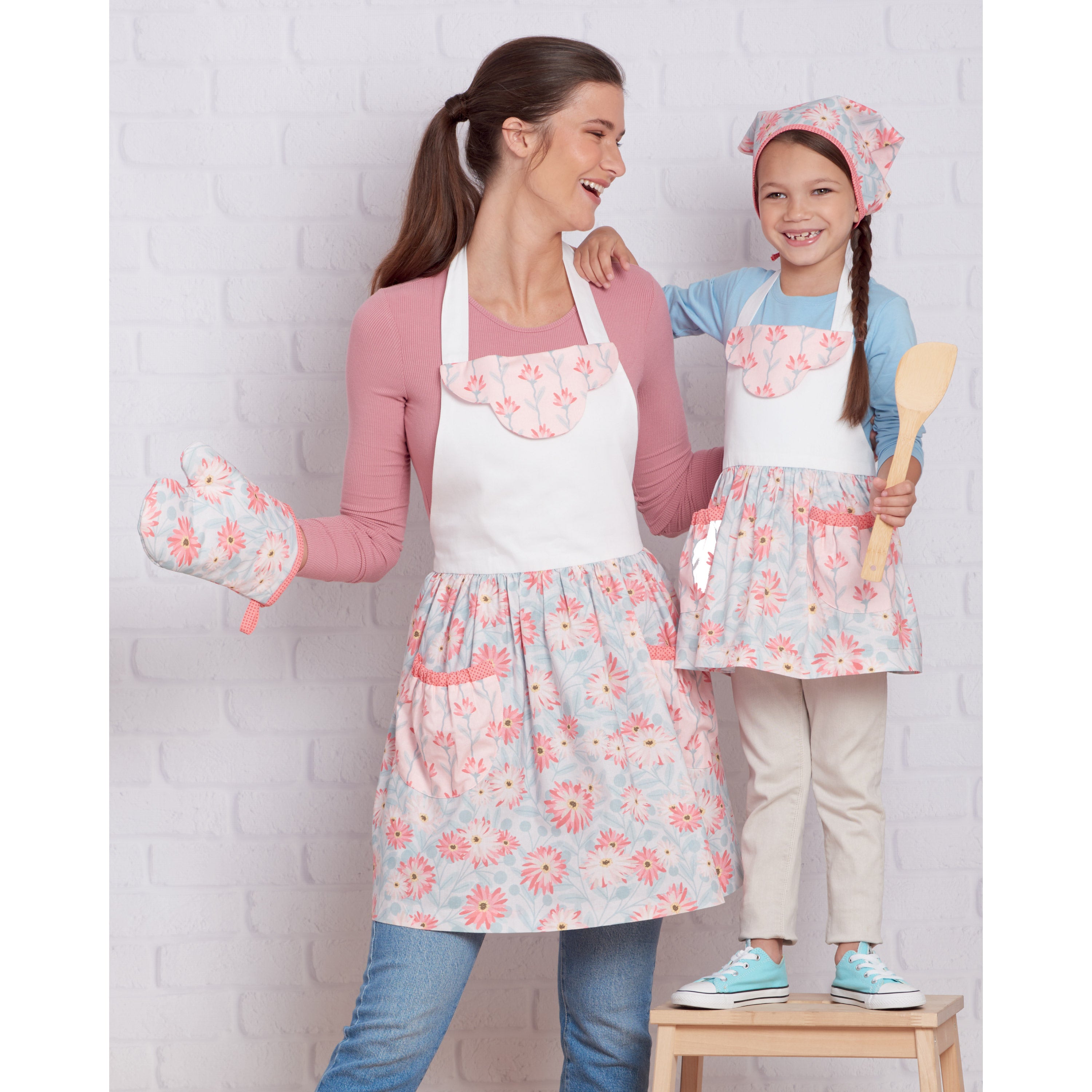 Simplicity Sewing Pattern S9565 CHILDREN'S AND MISSES' APRONS AND ACCESSORIES - 0